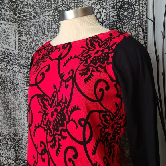 RED...GORGEOUS SWEATER - Picture 2 of 5